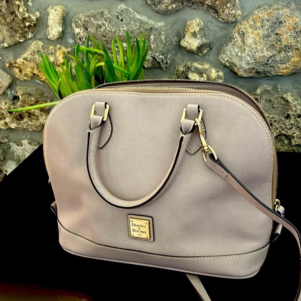 Dooney & Bourke, medium size